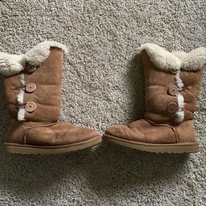UGG Chestnut Bailey boots sz women 8